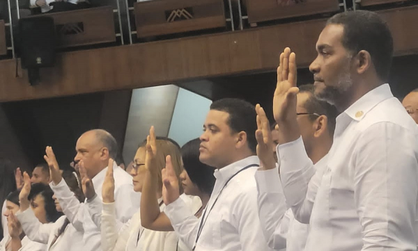 Juramentación de la Comisión Electoral y Cuerpo Técnico